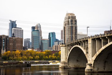 Köprü'den, şehir Minneapolis