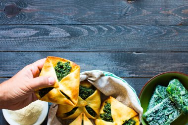 Ispanak pie ricotta peyniri ile