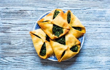 Ispanak pie ricotta peyniri ile