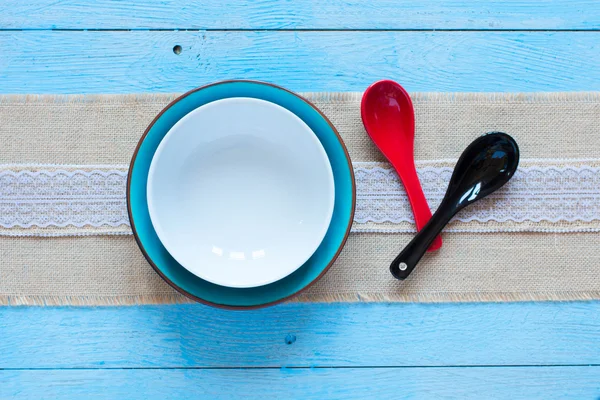 White plate and spoons — ストック写真