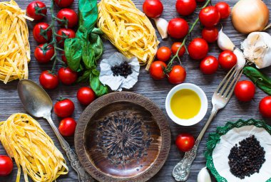 Domates makarna için İtalyan gıda pişirme maddeleri