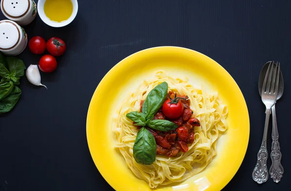 Domates makarna için İtalyan gıda pişirme maddeleri — Stok fotoğraf