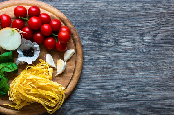 Comida italiana ingredientes de cozinha para massas de tomate — Fotografia de Stock