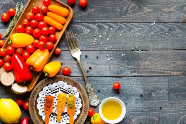 Taze sebzeli ızgara tavuk göğsü.