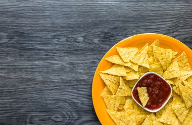 Meksika cips cips ahşap arka plan üzerinde