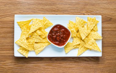 Meksika cips cips ahşap arka plan üzerinde