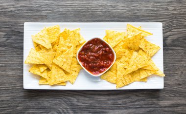 Meksika cips cips ahşap arka plan üzerinde