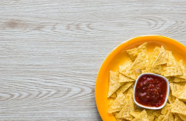 Meksika cips cips ahşap arka plan üzerinde