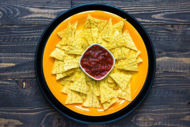 Meksika cips cips ahşap arka plan üzerinde