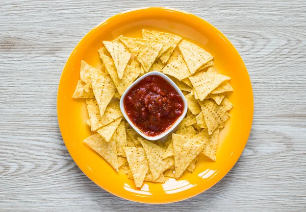 Meksika cips cips ahşap arka plan üzerinde