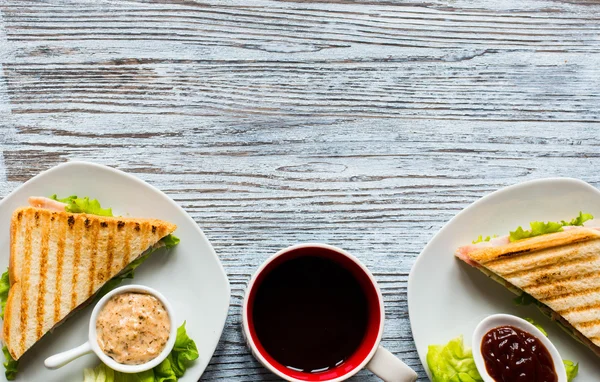 Sağlıklı sandviç ekmek en iyi görünümü ahşap arka plan üzerinde