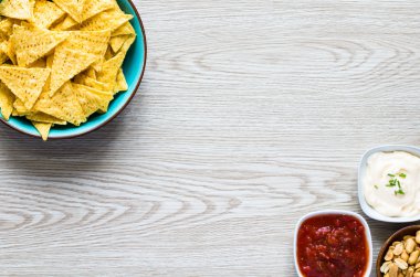 Meksika cips cips ahşap arka plan üzerinde