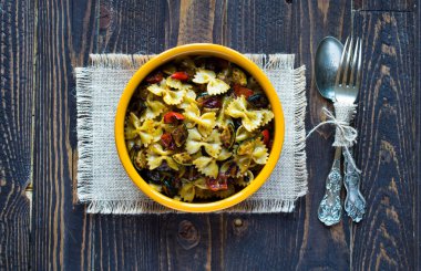 İtalyan makarnası ve sebze