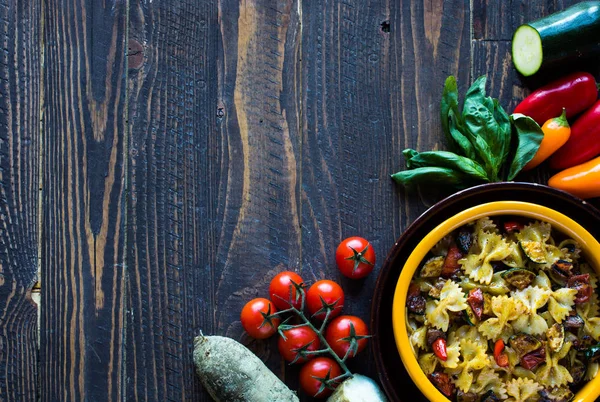 Massa italiana com legumes — Fotografia de Stock