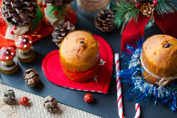 Mini panettone met Kerstdecoratie, — Stockfoto