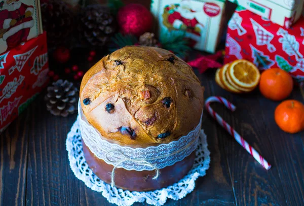 Panettone with fruit, and Christmas decoration, on a wooden back — Stock Photo, Image