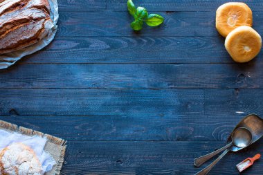 Taze ev yapımı ekmek, üst manzara.