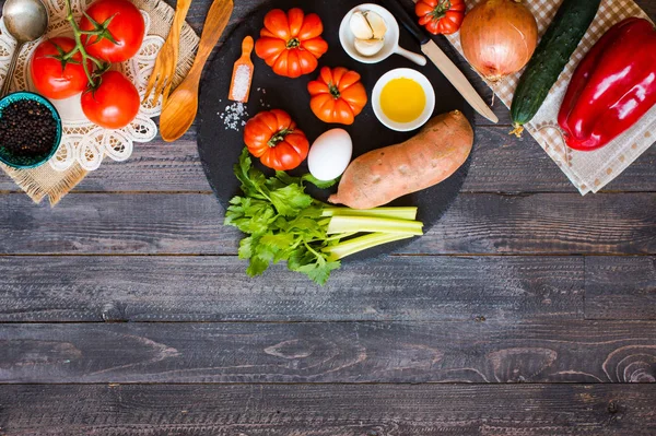 Different types of vegetables, on a old wooden table, space for — Stock Photo, Image