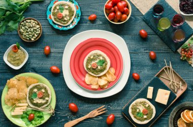 avokado, domates, peynir, h ile lezzetli ve lezzetli bruschetta