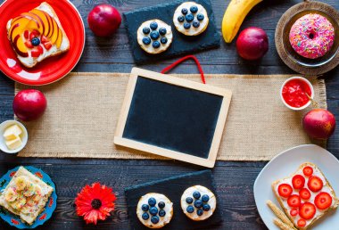 Lezzetli Sağlıklı Kahvaltı, meyve sandviç ile farklı fil