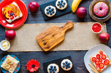 Lezzetli Sağlıklı Kahvaltı, meyve sandviç ile farklı fil