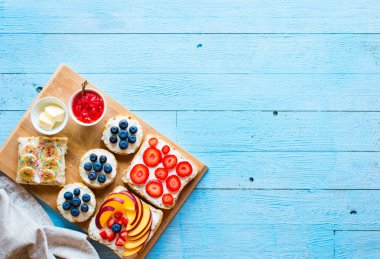 Lezzetli Sağlıklı Kahvaltı, meyve sandviç ile farklı fil