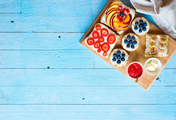 Lezzetli Sağlıklı Kahvaltı, meyve sandviç ile farklı fil