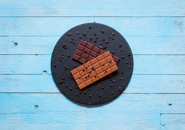 Koyu çikolata ve kırmızı biber biber ile sütlü çikolata f