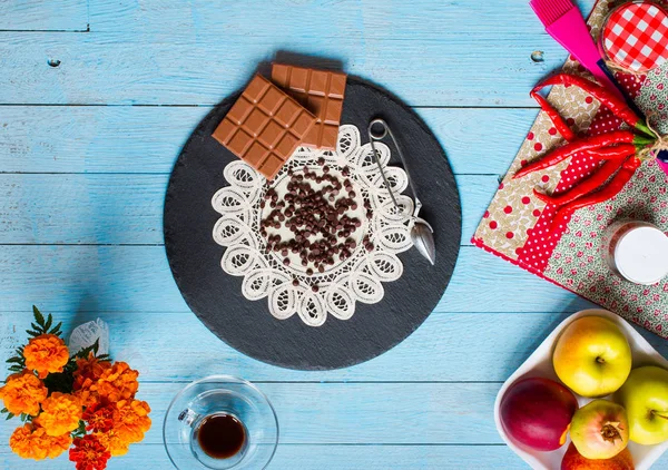 Koyu çikolata ve kırmızı biber biber ile sütlü çikolata f