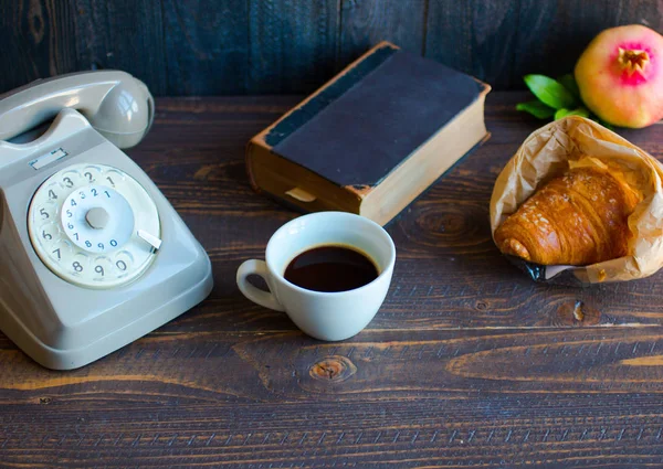 Old vintage telephone, coffee, book, on a wooden background, — Stock Photo, Image
