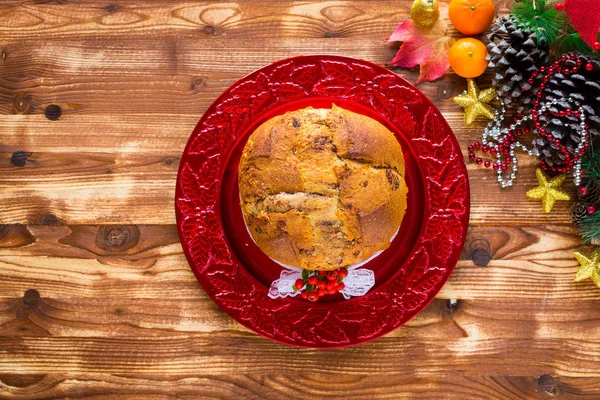 Gâteau de Noël italien traditionnel au chocolat et divers xm — Photo