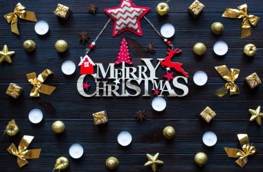 Noel tatil kompozisyonu koyu ahşap arka plan, ücretsiz s