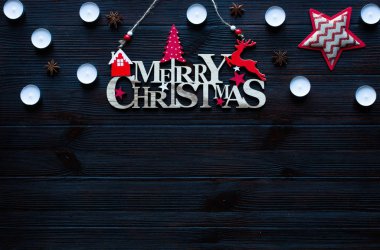 Noel tatil kompozisyonu koyu ahşap arka plan, ücretsiz s