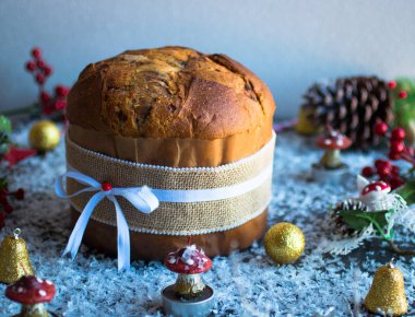 İtalyan çikolata panettone Noel Kek ile biblo decoratio