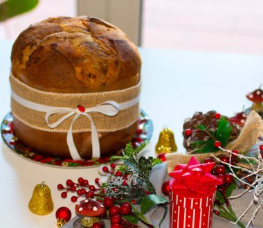İtalyan çikolata panettone Noel Kek ile biblo decoratio