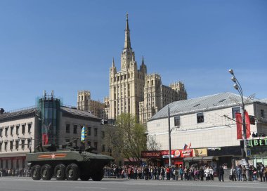 Faşizm üzerinde zafer geçit töreni provası için Moskova 07 05 2015 askeri teçhizat