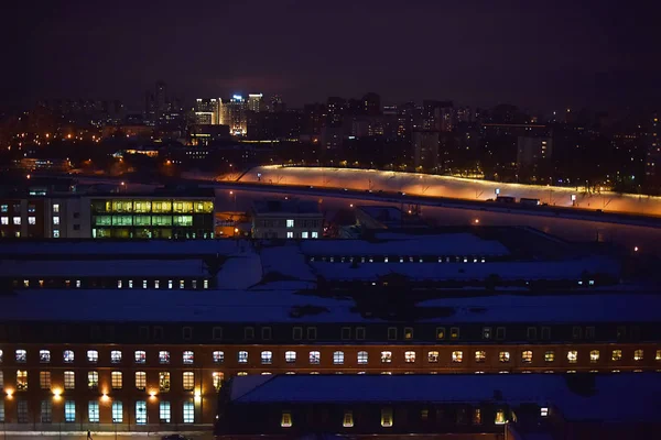 Москва взимку лютого 2017 вечірній світло в офісі Windows — стокове фото