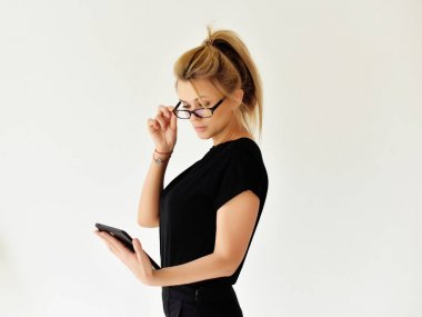 iş kadını tablet ile portresi