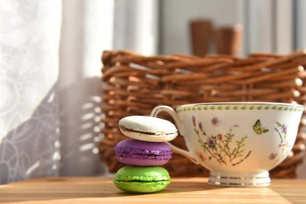 Tatlı renkli macarons kek — Stok fotoğraf