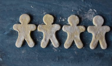 Hamurdan Noel kurabiyesi yapmak