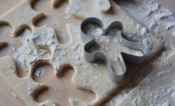 Hamurdan Noel kurabiyesi yapmak