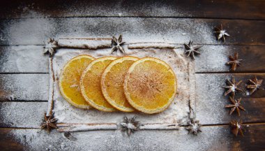Turuncu tarçınlı çubuk yıldız Noel süsü için şeker tozu anason