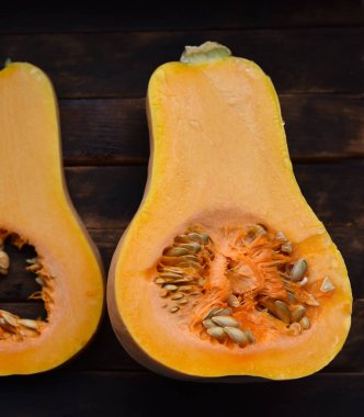 Tohumlar bağlamında armut şekilli İspanyol gitarı