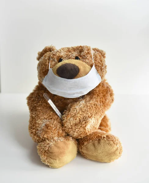 Játék Plüss Medve Orvosi Maszkban Stock Kép