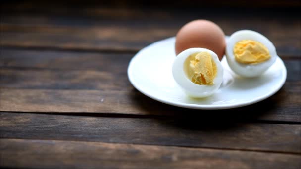 Huevos Pollo Hervidos Están Plato — Vídeos de Stock