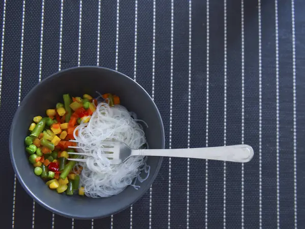 Plato Vegetariano Fideos Arroz Con Verduras — Foto de Stock