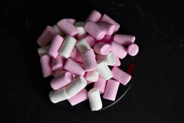 Barevné Bílé Růžové Marshmallows Černém Pozadí Royalty Free Stock Obrázky