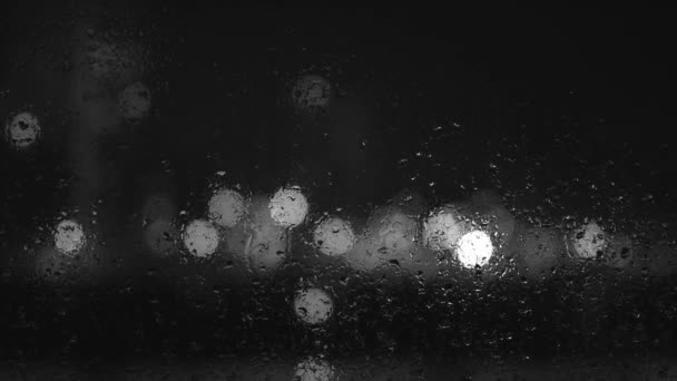 Krople Deszczu Spływają Szybie Migające Światła — Wideo stockowe