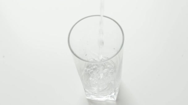 Groene Fles Helder Glas Water — Stockvideo