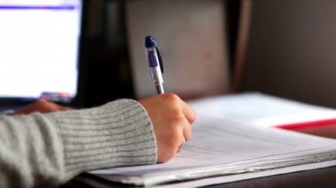 El yazma, kontrol ve belgeler veya öğrenci imzalama